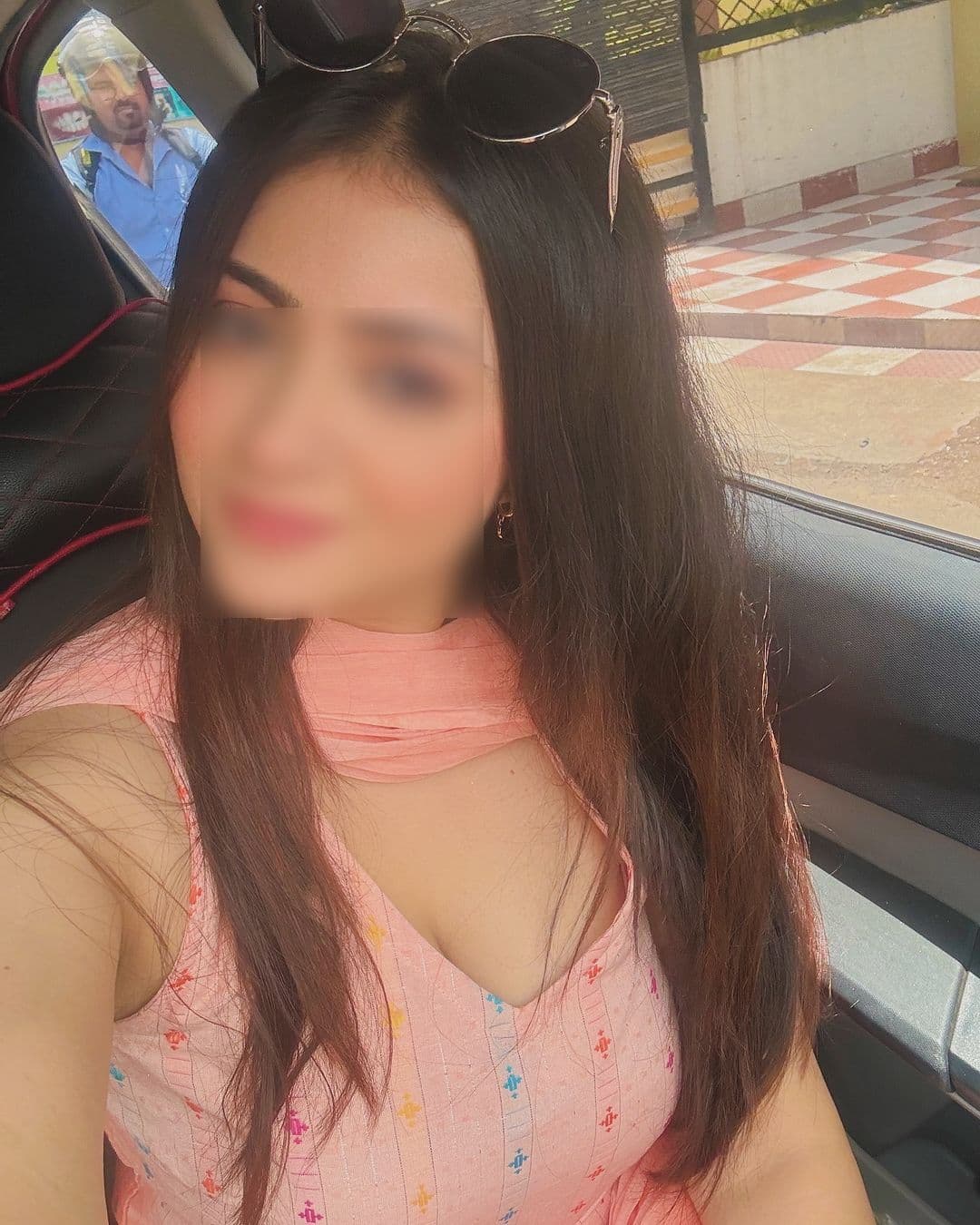 Meera escort near Navalur Chennai